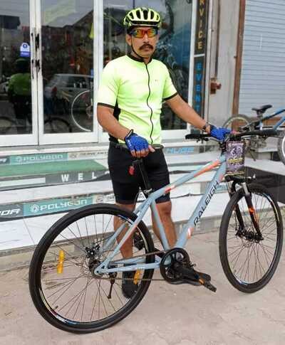 Hybrid Bike WIth Suspension Fork - types of Bikes