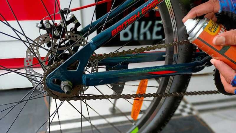 Clean rusty bike chain