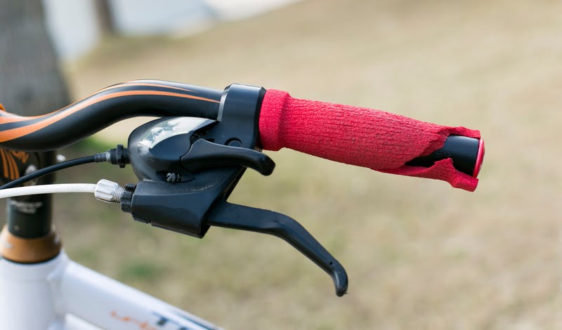 Replacing rubber bike handlebar grip