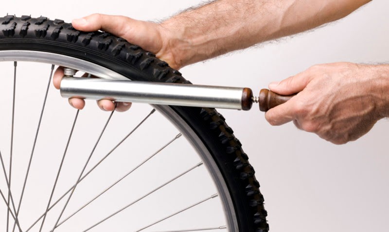 Hand held bike pump